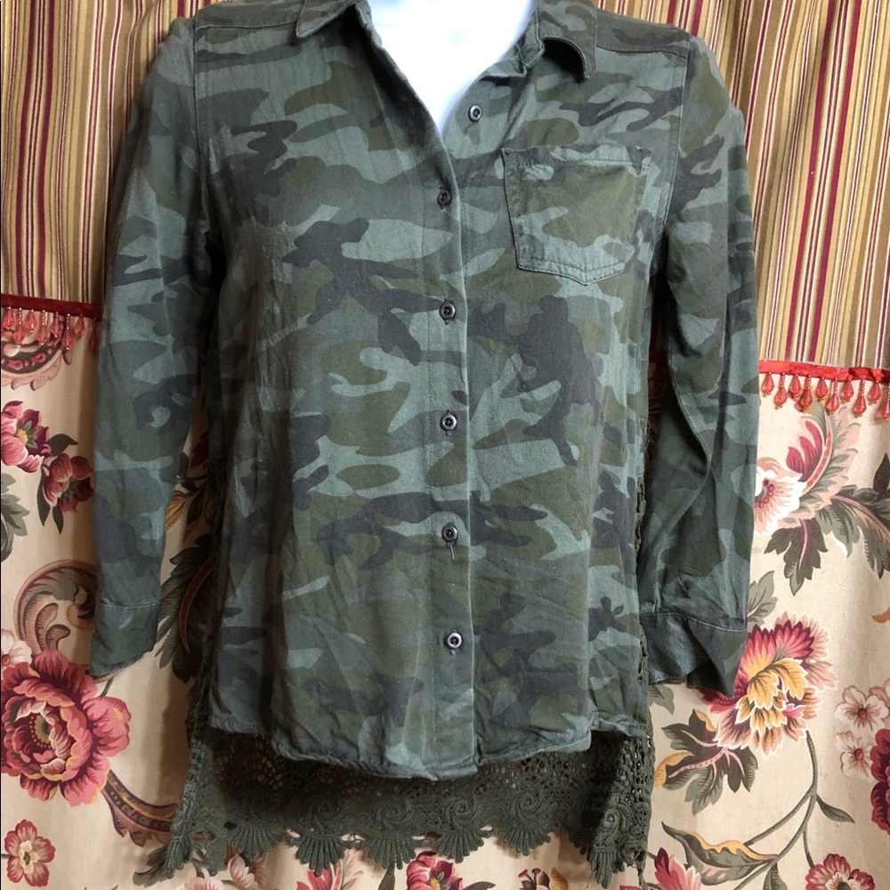 Camo Top With Lace Back On Bottom Half - Picture 4 of 8